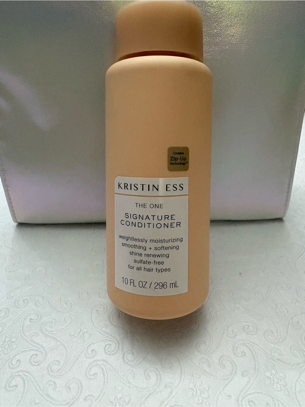 Kristin Ess The One Signature Conditioner - Peach Bottle